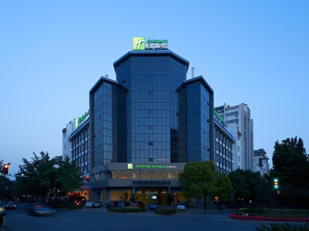 Holiday Inn Express Yangzhou City Center Exterior foto