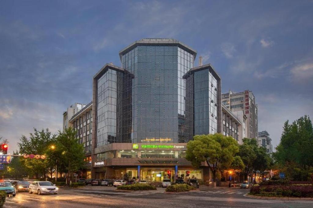 Holiday Inn Express Yangzhou City Center Exterior foto