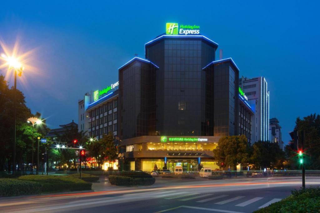 Holiday Inn Express Yangzhou City Center Exterior foto